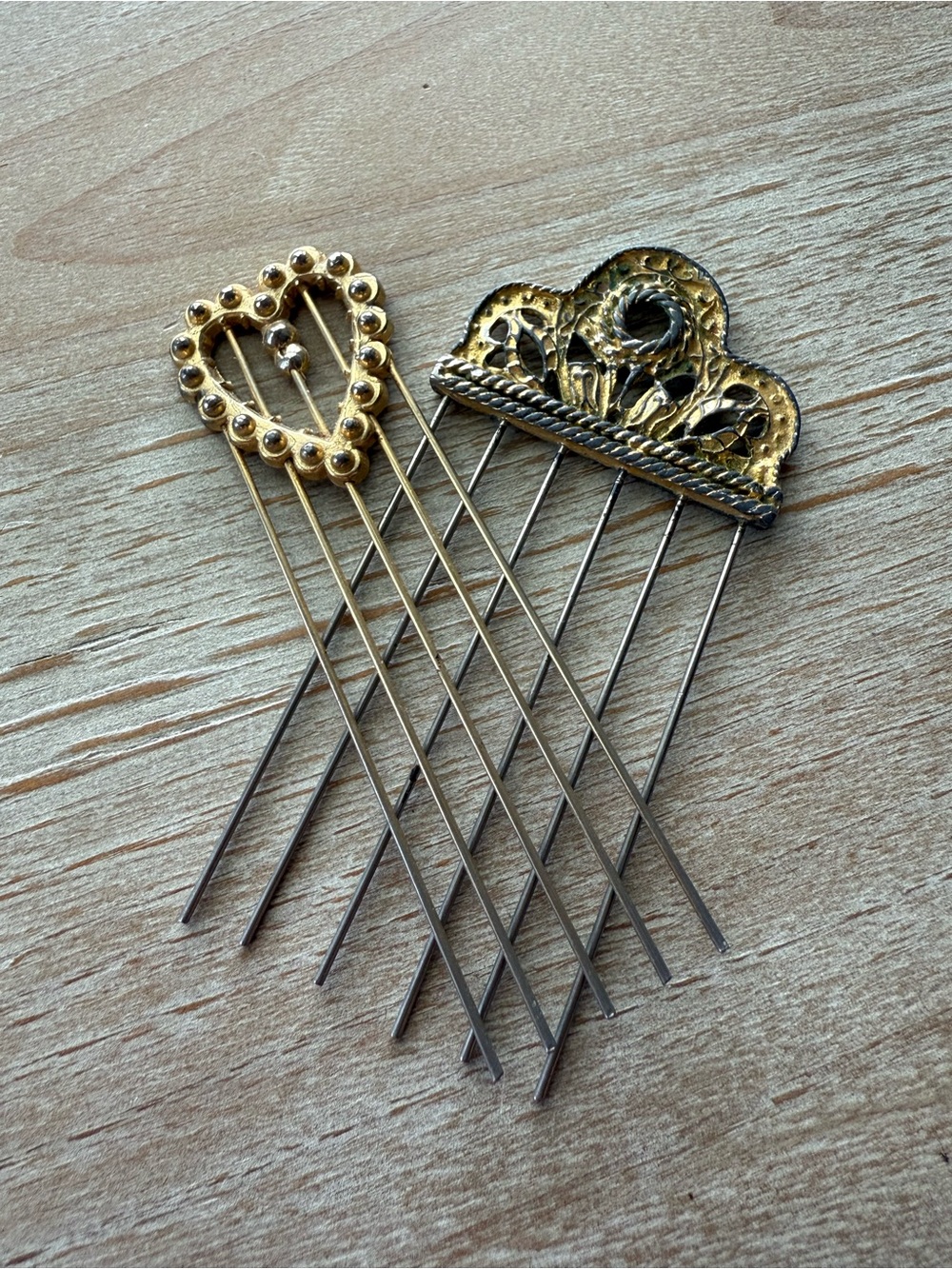 Vintage Gold Tone Decorative Hair Combs Set of 2 - Picture 7 of 7